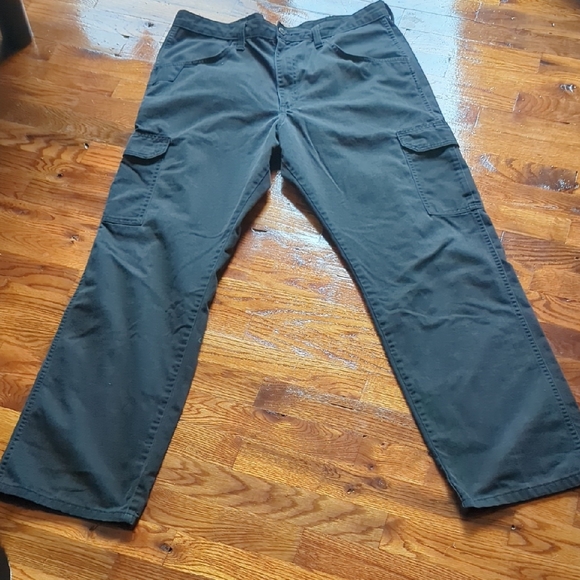 Wrangler Other - Wrangler Black Cargo Pants Durable Outdoor Style 36x34